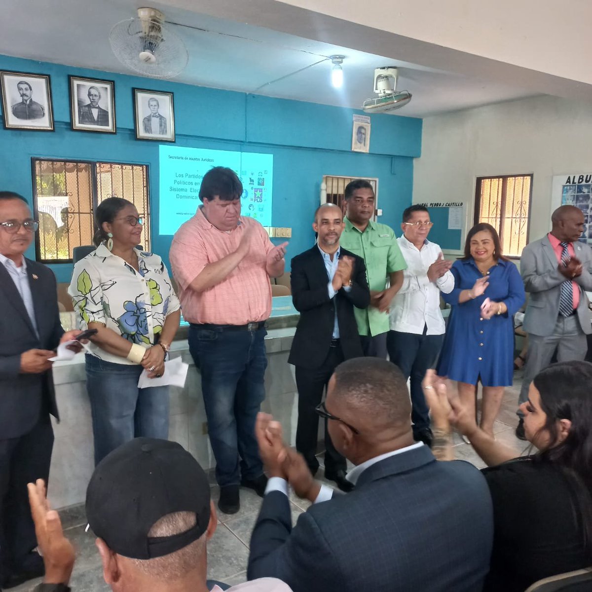 RaulMartinezM's tweet photo. Nuestra Secretaría de Asuntos Jurídicos realizó con éxito su jornada de capacitación en Derecho Electoral, dirigida a l@s abogad@s de @FPcomunica del municipio BOCA CHICA.

Extraordinaria intervención del jurista y compañero Manuel Mateo Calderón. https://t.co/f1ObLpyvMS