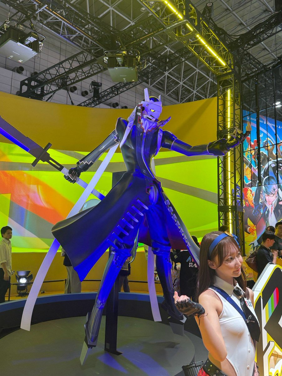 ruxu4869's tweet photo. TGS、ペルソナ4のイザナギめちゃくちゃかっこ良かった！
そしてコンパニオンの方もすっごいキレイ https://t.co/1szDBOt1CF