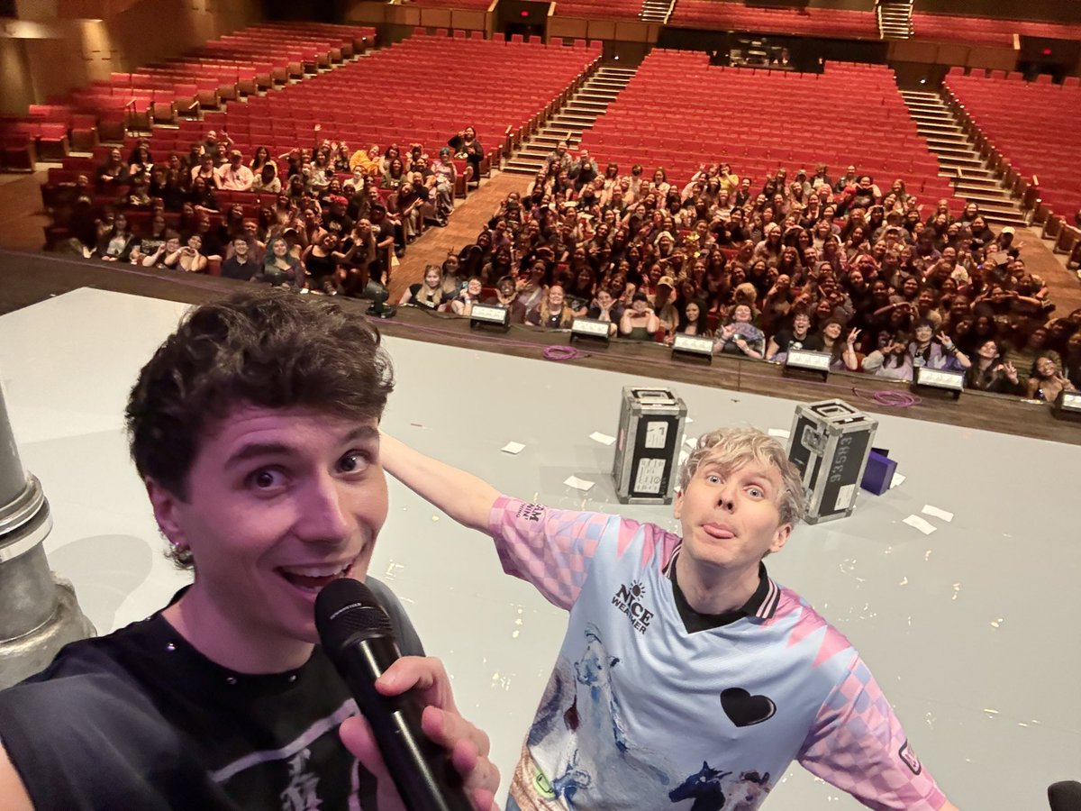 HLpreshowpics's tweet photo. PHAN COUVER https://t.co/7vhxkzb7RO