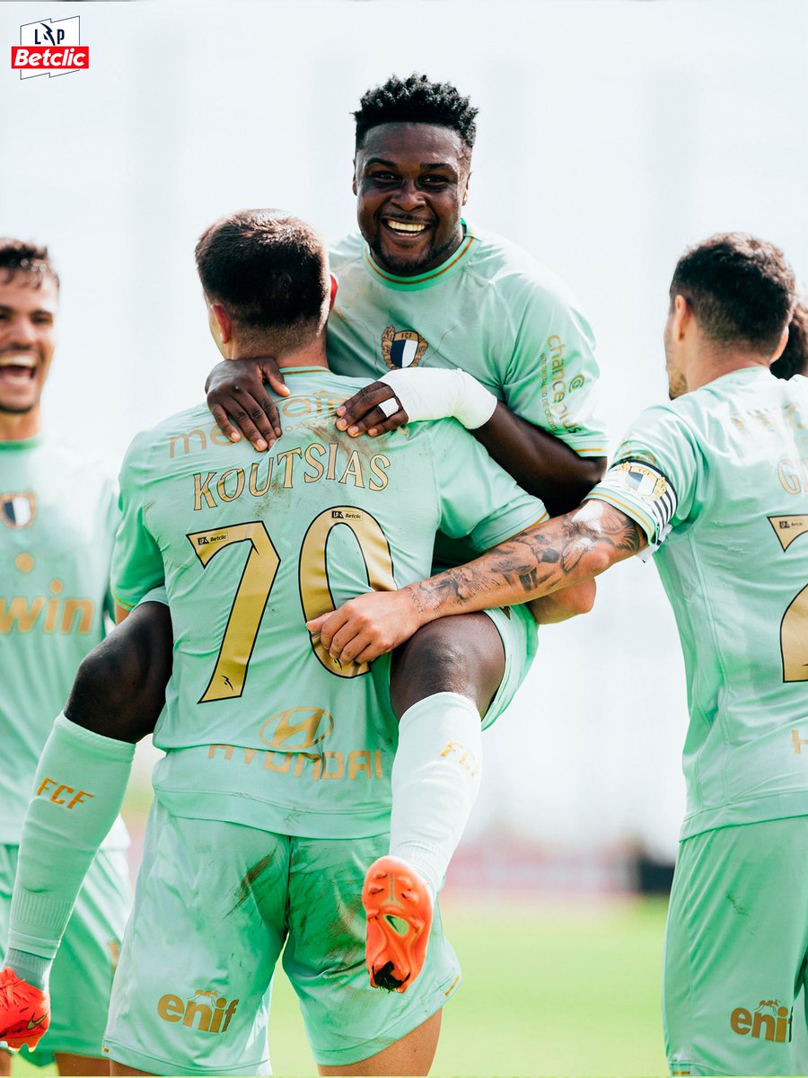 ligaportugal's tweet photo. Tardou, mas chegou com estrondo 💥 

FC Famalicão desbloqueia a 1.ª vitória na Liga Portugal Betclic com uma goleada ⚽️⚽️⚽️⚽️

📸 FC Famalicão, LUSA &amp; Liga Portugal https://t.co/96AfcLzJMv