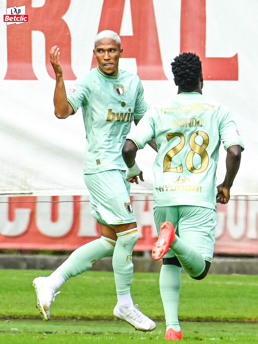 ligaportugal's tweet photo. Tardou, mas chegou com estrondo 💥 

FC Famalicão desbloqueia a 1.ª vitória na Liga Portugal Betclic com uma goleada ⚽️⚽️⚽️⚽️

📸 FC Famalicão, LUSA &amp; Liga Portugal https://t.co/96AfcLzJMv