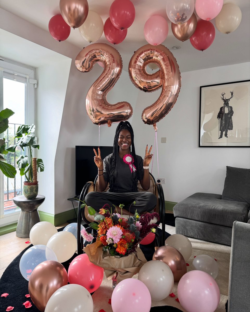 blackishpress's tweet photo. Happy birthday! The beautiful &amp; talented Jayme Lawson turns 29 🎂🎈🎉 https://t.co/UYu5HVaXAD