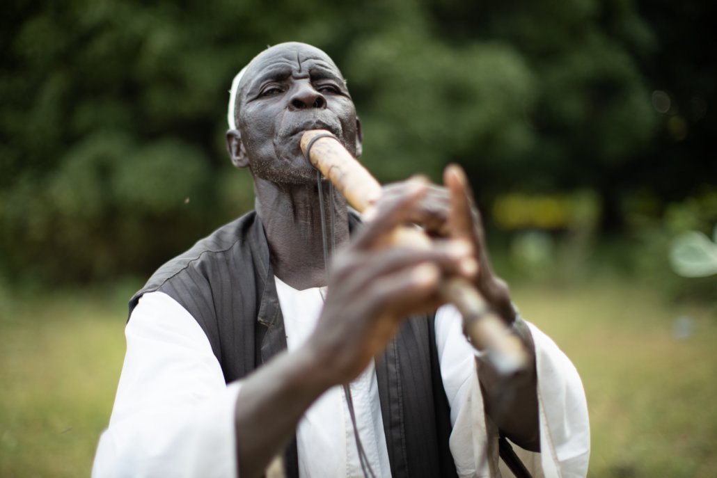 amna_mousaa's tweet photo. A photo of a musician from Nyala in Darfur 🎶 Simple glimpses of people's lives and art in the region, a shot that tells a story of a beautiful part of memory and heritage https://t.co/T6M6I1WvIe