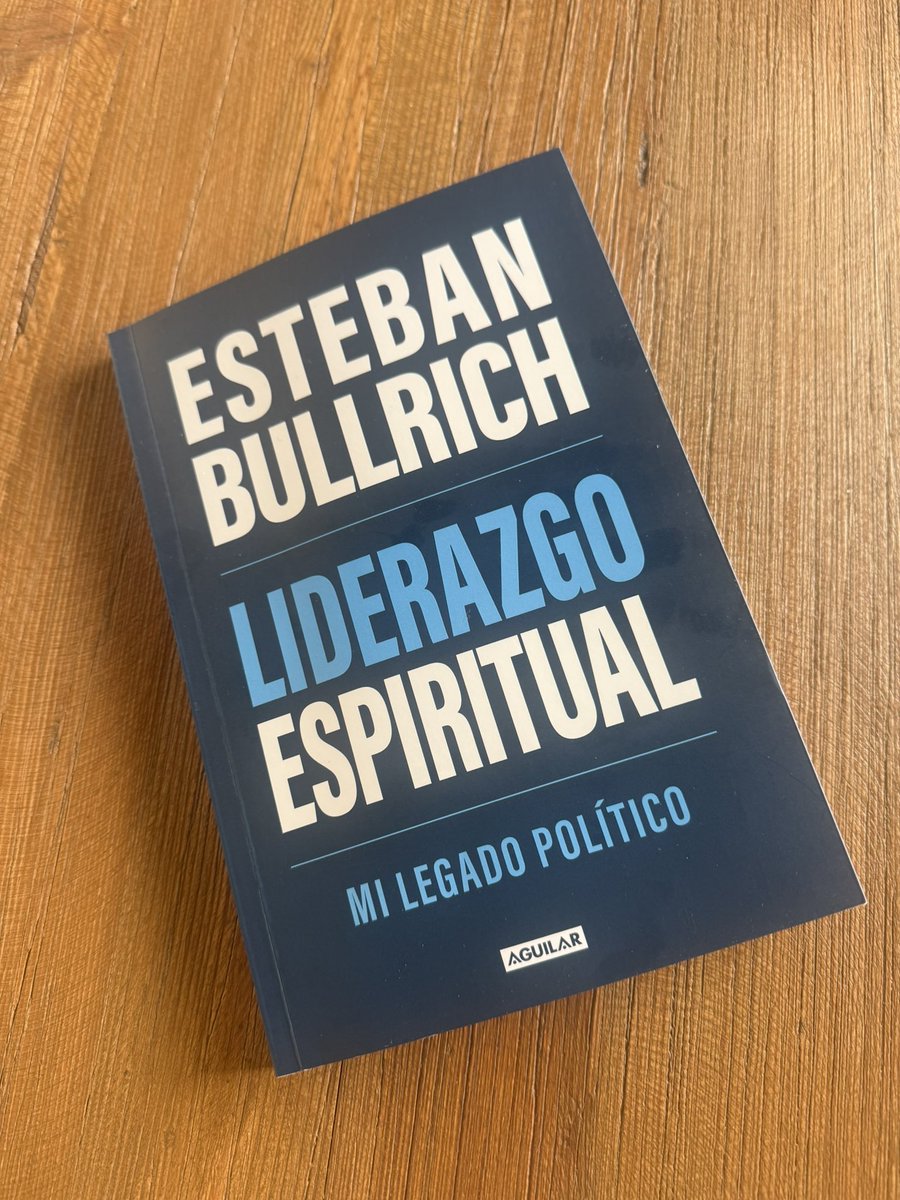 hernanlacunza's tweet photo. Prologa @PinedoFederico “Esteban habla de los machos alfa, los que se ponen violentos para imponer sus ideas…”
@estebanbullrich siempre fue un faro: “el líder espiritual nace de la diferencia, para afirmar sus convicciones no necesita anular al que piensa distinto”. https://t.co/slIONDDaxy