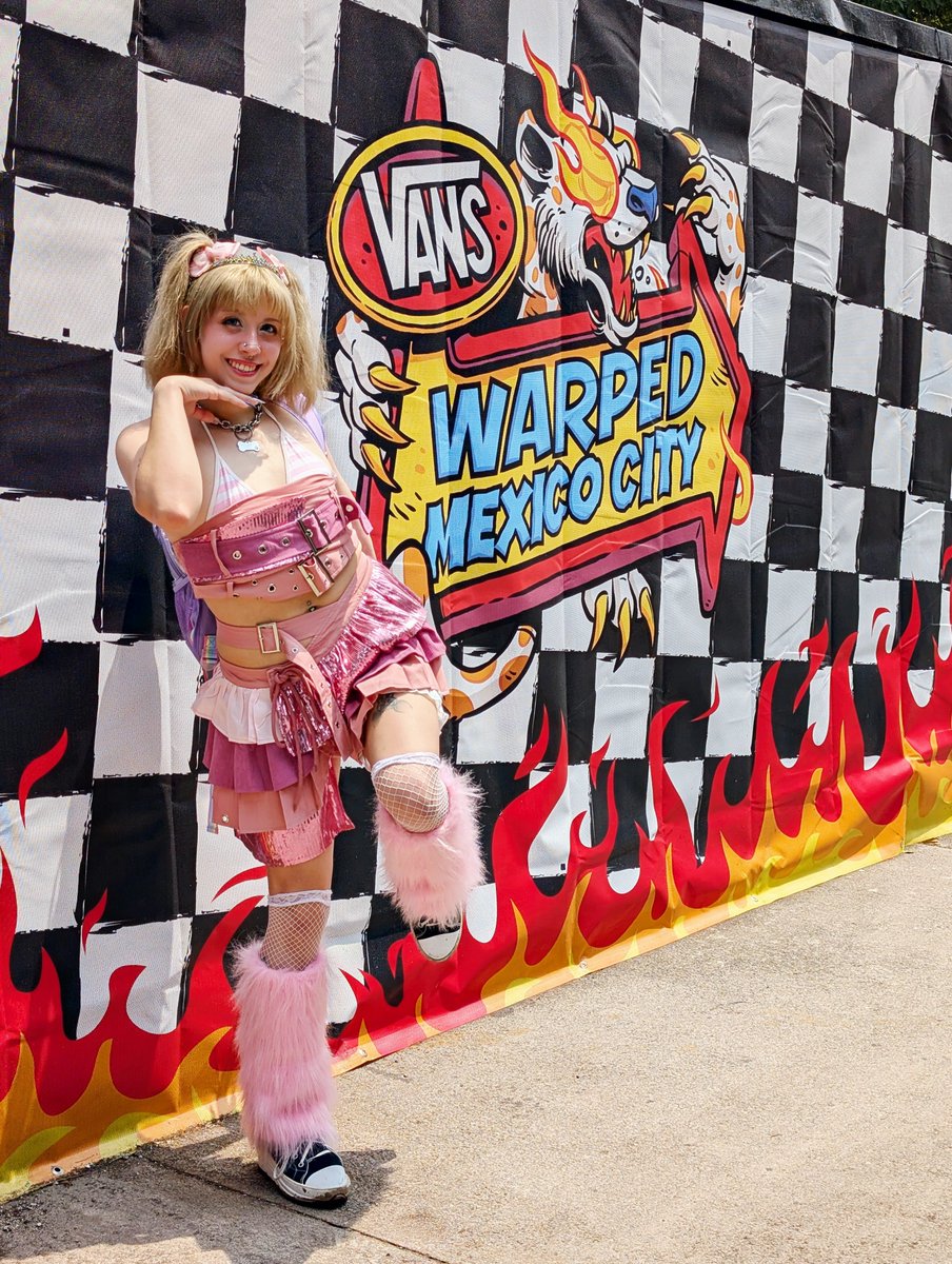 NidsBats's tweet photo. I loved the Vans Warped Tour ✨✨✨ https://t.co/nFV9RPDAo6