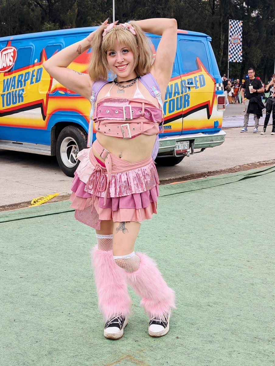 NidsBats's tweet photo. I loved the Vans Warped Tour ✨✨✨ https://t.co/nFV9RPDAo6