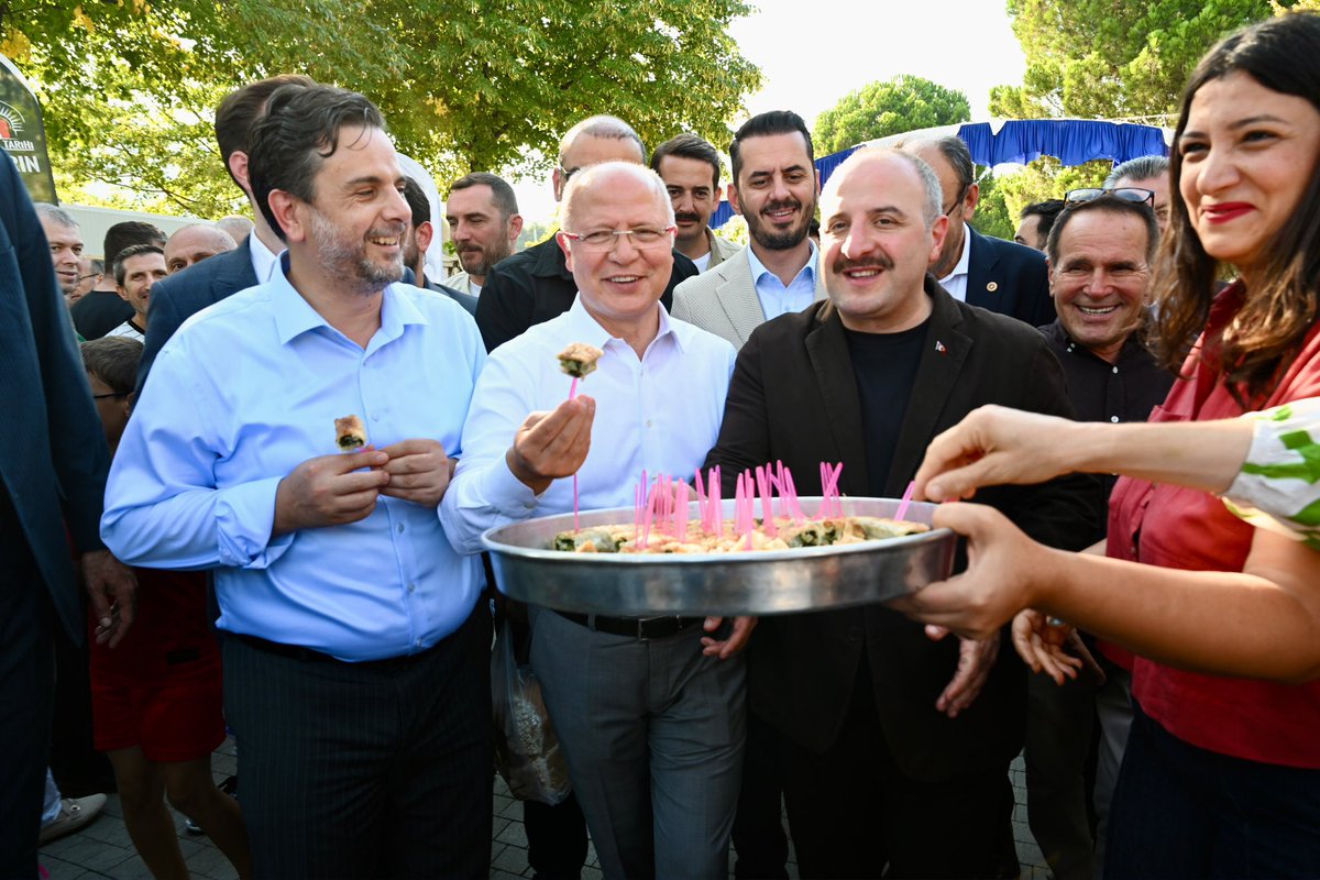 davutgurkan's tweet photo. Bursamızın 700 yıllık fetih hikâyesi, bugün sofralarımızda yaşamaya devam ediyor… ❤️

Büyükşehir Belediyemiz tarafından düzenlenen 5. Uluslararası Gastronomi Festivalimizin 2. gününde şehrimizin birbirinden kıymetli lezzetlerini, üreticilerimizin emeğini ve mutfak kültürümüzün yaşatıldığı stantlarımızı ziyaret ettik. Ardından Danilo Zanna Şef ve Atakan Şef’in sunumlarıyla, Bursamızın coğrafi işaretli ürünlerinin yaratıcı dokunuşlarla yeniden yorumlandığı özel programa katıldık.