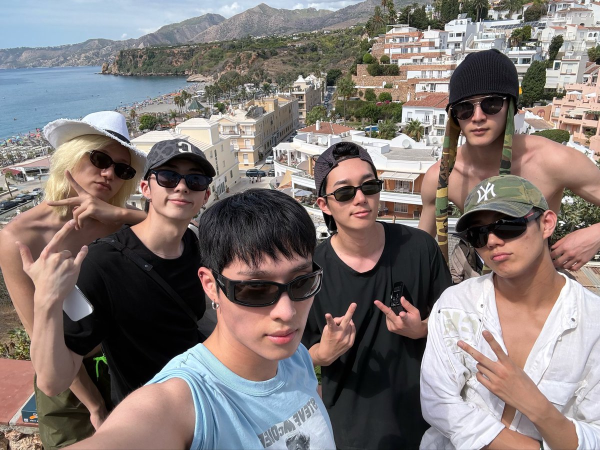 p1hits's tweet photo. keeho sent a group selca on fromm 😆

#P1Harmony #피원하모니 #기호 https://t.co/X6zxPZLaXH