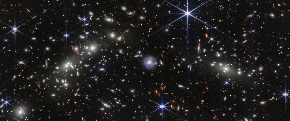 WorldAndScience's tweet photo. Check out the Bullet Cluster - two gigantic clusters of galaxies smashing into each other! Every faint glow you see is a whole galaxy on its own.

Credit: NASA, ESA, CSA, STScI, J. Jee (Yonsei University, UC Davis), S. Cha (Yonsei University), K. Finner (Caltech/IPAC) https://t.co/G95dfczVtd