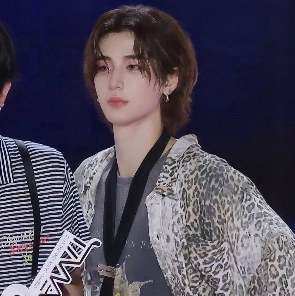 ihanfm's tweet photo. some rare sights of leehan and leopard prints https://t.co/DKQFuogiuL