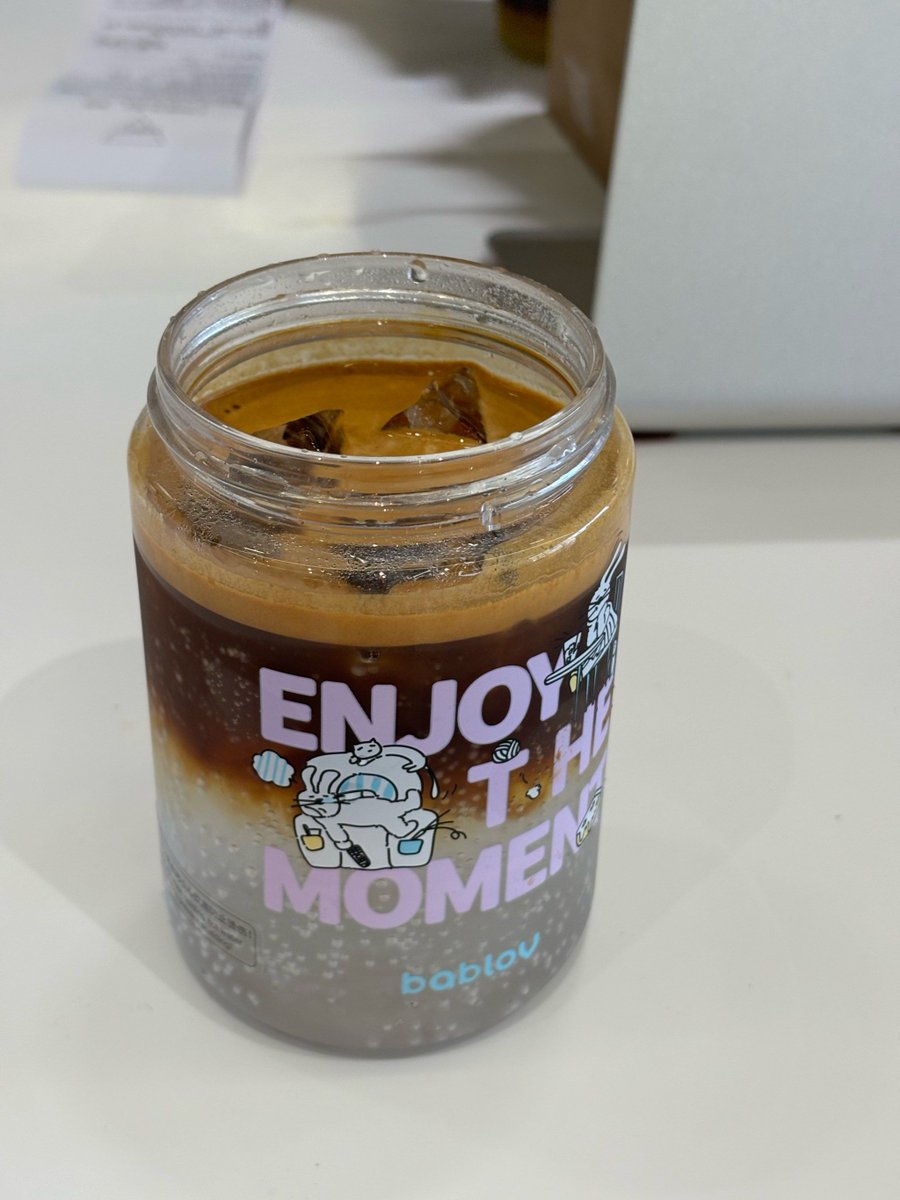 pearc432099's tweet photo. Craving a quick summer pick-me-up Whip up iced matcha latte in 2 mins: steep 1 tsp matcha powder, 2 tsp hot water, stir, add ice + oat milk, done! https://t.co/7smq7IjhOc