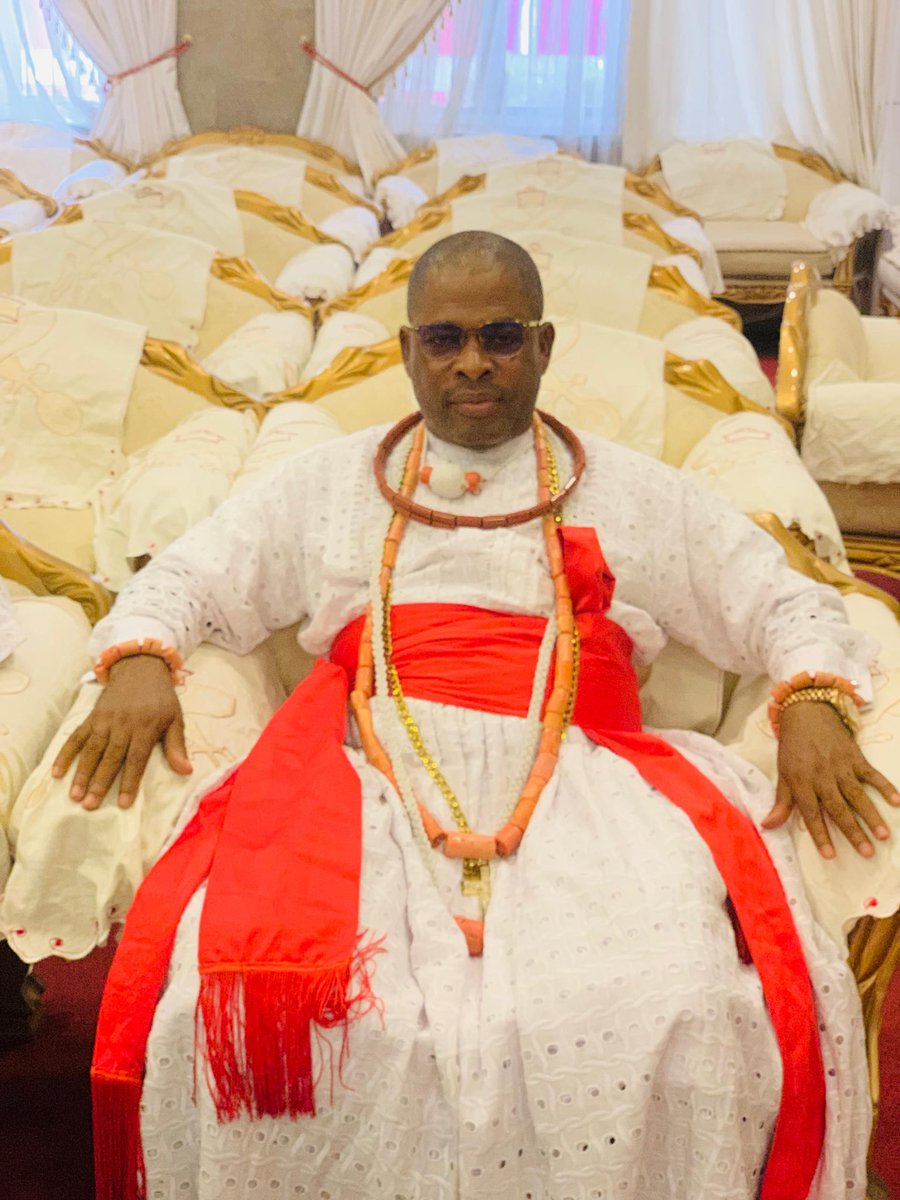 Chiefamaliliste's tweet photo. Culture in Motion!

A vibrant display of Itsekiri heritage, as the Bobi Community brings tradition to life through captivating dance and cultural expression.

Distinguished Chiefs formally seek His Majesty’s approval for Uton’Lila Community to assume the palace watch duty. https://t.co/9XIITJcfI8
