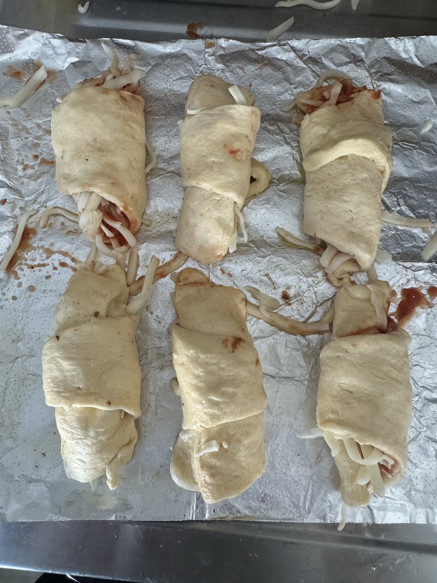 lordsaku's tweet photo. Home made pizza rolls 🍕 https://t.co/efBGqrU44r