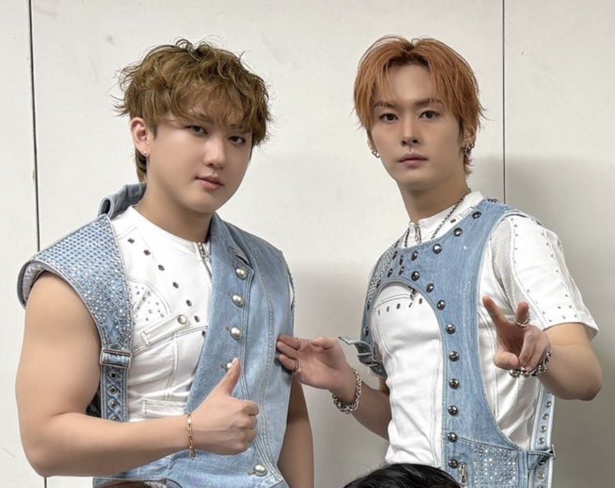 svnggwanz's tweet photo. my fav genre of skz group pictures is when minbin are standing next to each other because trust in them that they're in some kind of homoerotic pose https://t.co/TN1WyP6gXT