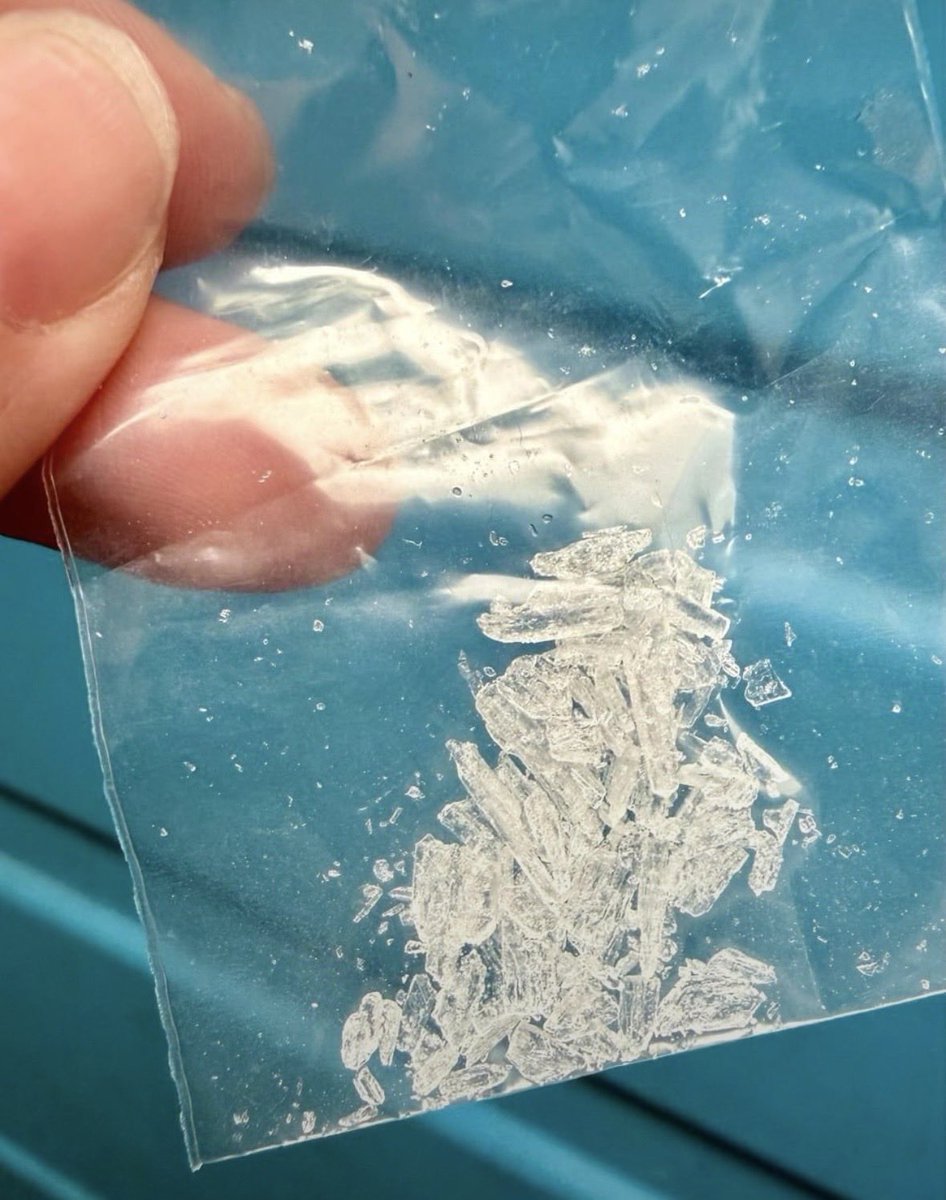 Tracygd3's tweet photo. obviously i’m addicted to taking pictures of my pickups, it’s crazy how many ways this drug manifests #drugtwt #coke #drugs 

like not only in appearance but also seemingly in effect as well, beyond just differences in appearance.maybe something to with the D/L ratio or maybe https://t.co/7hKxFvYLMe
