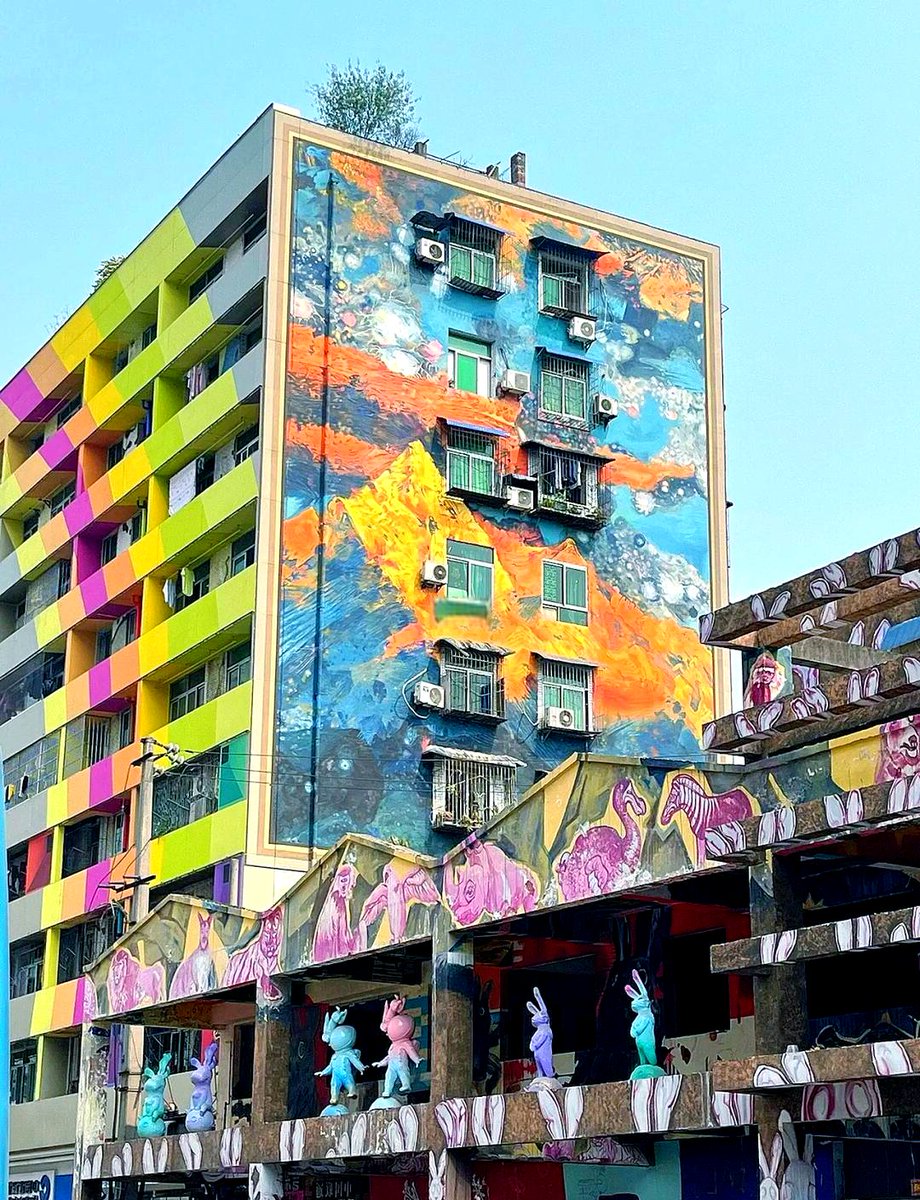 flyag042409's tweet photo. Loving this spontaneous art stroll through the city! Unexpected murals u0026 handcrafted booths make today feel like a vibrant, living gallery. ， https://t.co/55KyOaKfys
