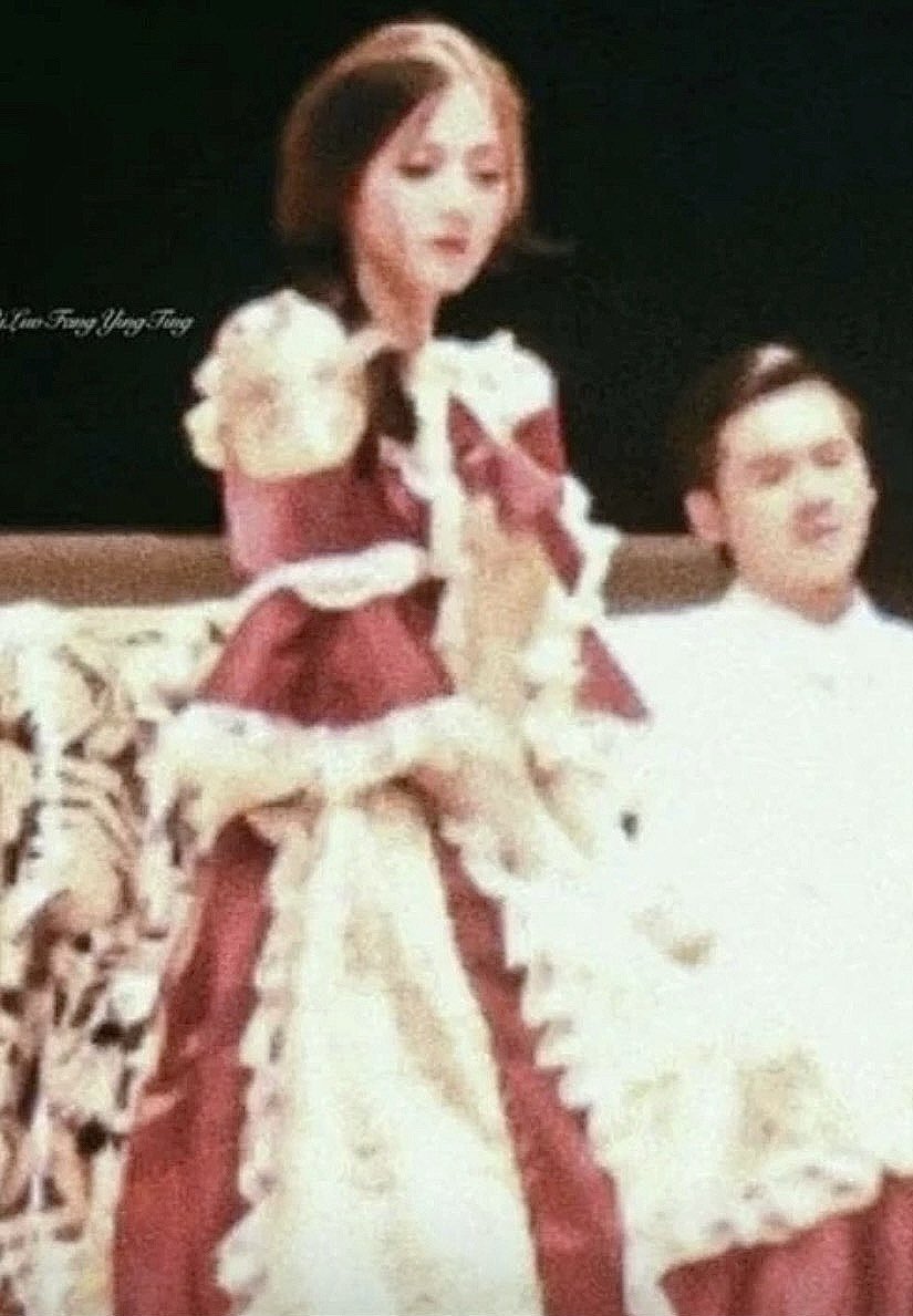 dilireba_88's tweet photo. #Dilireba during her performance in the stage play “A Doll’s House” by Henrik Ibsen, when she was still a student at Shanghai Theatre Academy

#Dilraba #迪丽热巴 https://t.co/msRK8sztmr