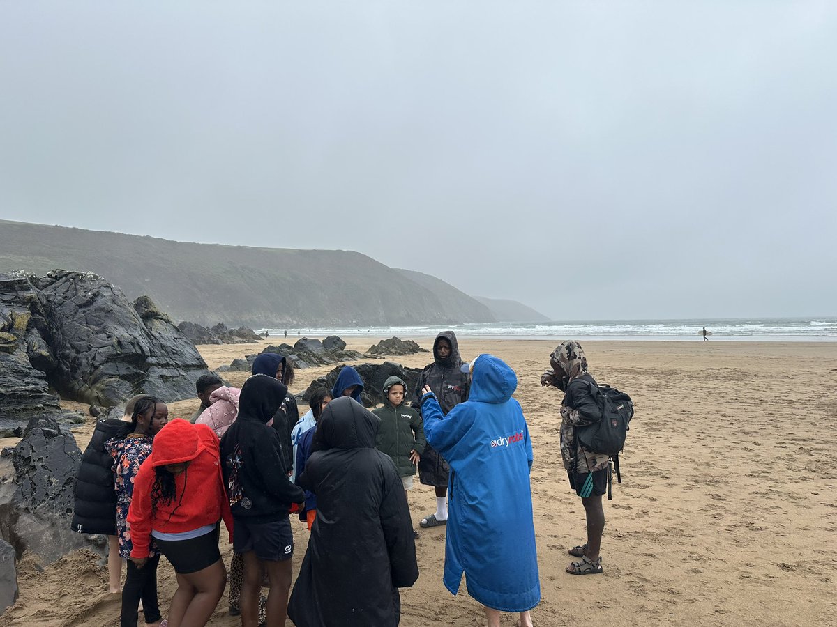 TurnhamPrimary's tweet photo. We have explored the beach this morning, had lunch, and now it’s time to surf 🏄‍♂️ #surf #devon https://t.co/zsWDRIpbkX