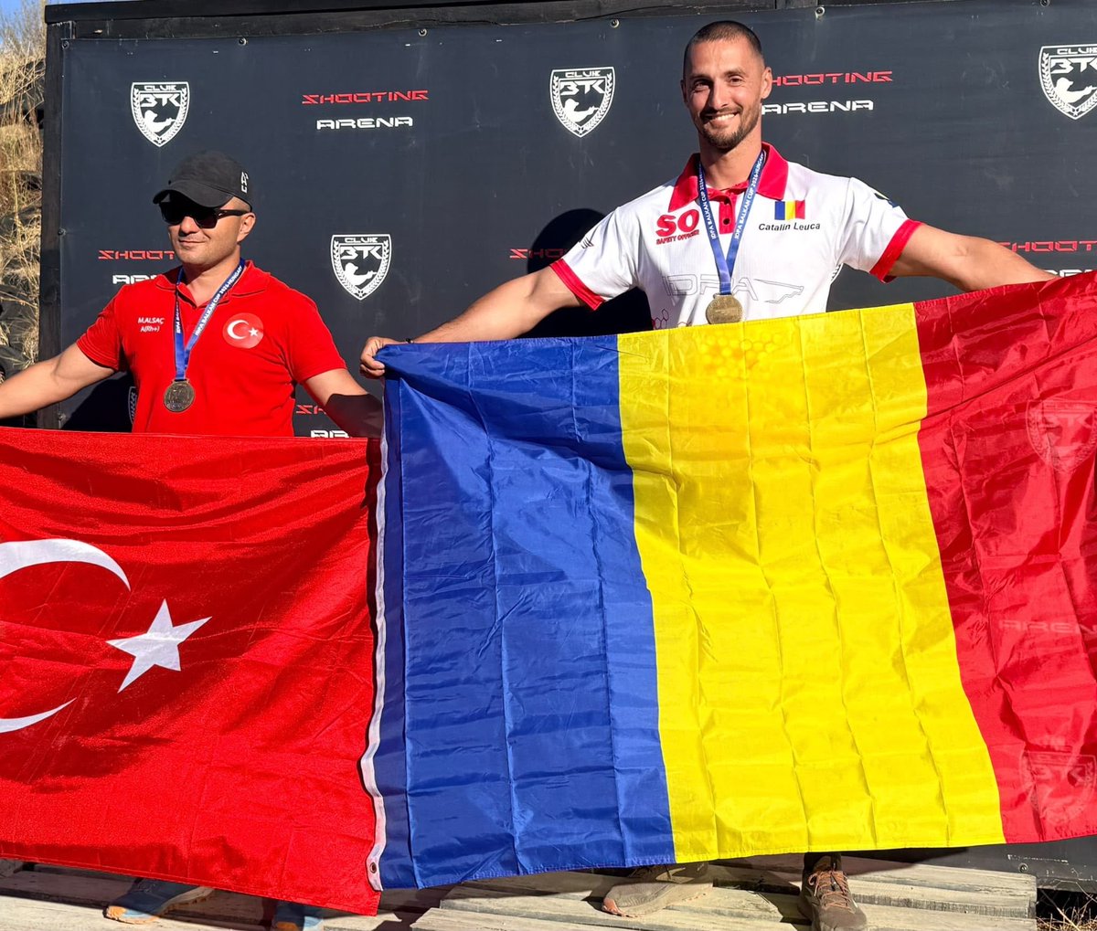 _PolitiaRomana_'s tweet photo. 🥇🥈🥈 TREI MEDALII, DOUĂ COMPETIȚII, O SINGURĂ CONSTANTĂ:PERFORMANȚA! 🇷🇴
👏 Felicitări celor doi colegi pentru performanțele obținute și pentru modul în care au reprezentat SIAS și România!
#SIAS #IGPR #PolitiaRomana #Romania #Performanta #IDPA #Sambo https://t.co/nQ1flyItDu