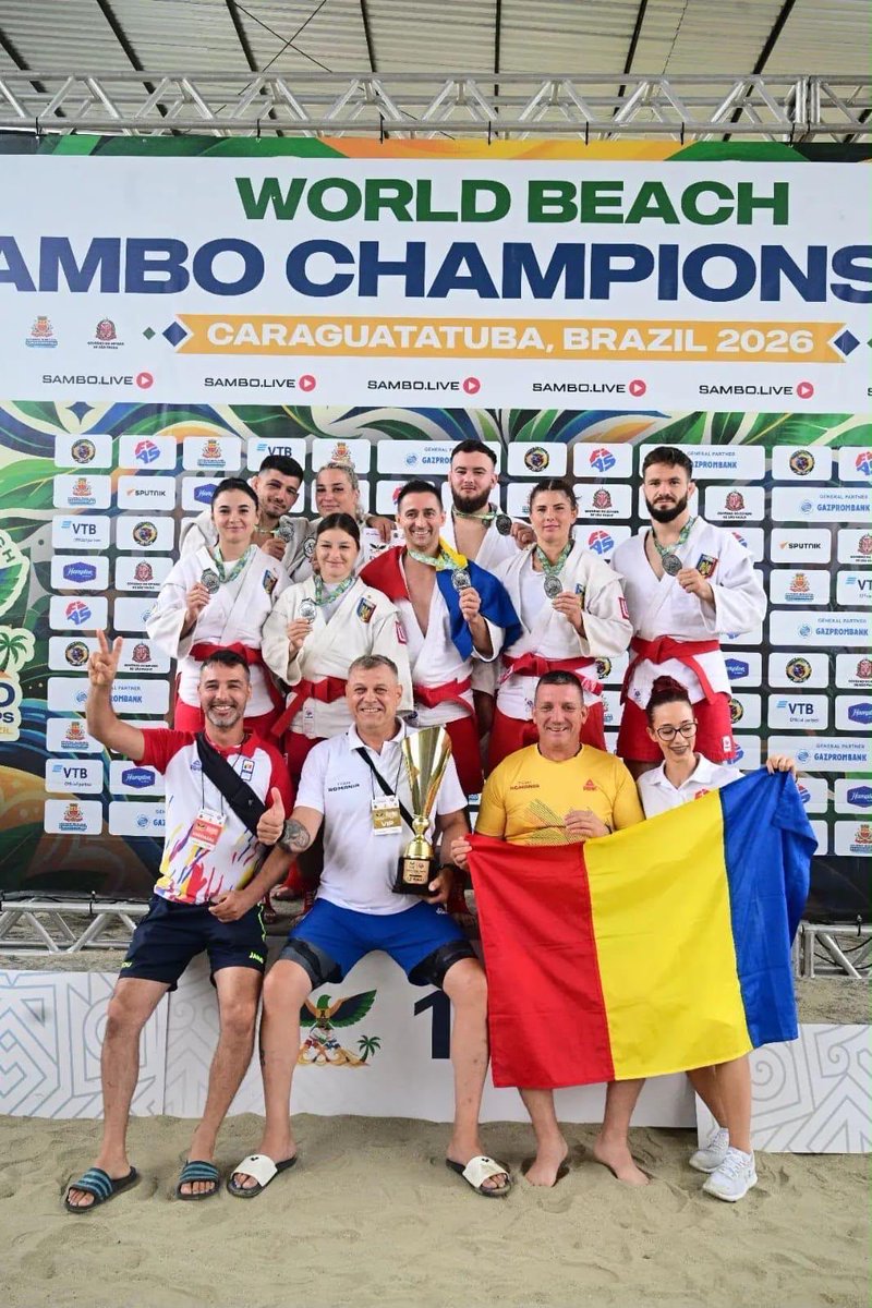 _PolitiaRomana_'s tweet photo. 🥇🥈🥈 TREI MEDALII, DOUĂ COMPETIȚII, O SINGURĂ CONSTANTĂ:PERFORMANȚA! 🇷🇴
👏 Felicitări celor doi colegi pentru performanțele obținute și pentru modul în care au reprezentat SIAS și România!
#SIAS #IGPR #PolitiaRomana #Romania #Performanta #IDPA #Sambo https://t.co/nQ1flyItDu