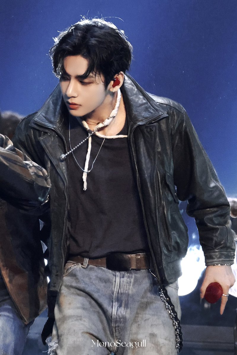 kthjjg's tweet photo. his visuals are simply insane. oh my god. https://t.co/dUKkq46o00