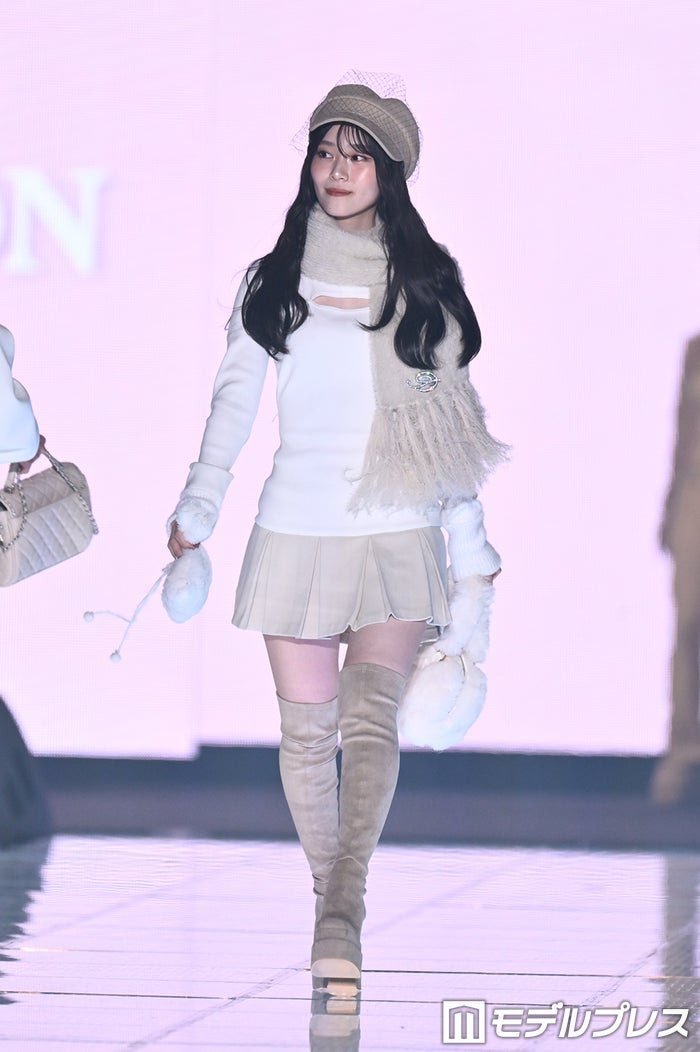 shivathetoxedoc's tweet photo. How could possibly be that this baby girl look so gorgeous!! Damn! She is so stunning here! Serving Yamashita Shizuki 🩷🩷 https://t.co/gQ9TjmXalf