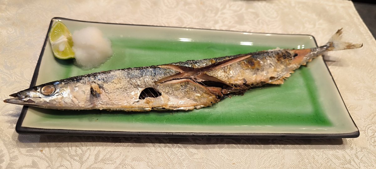 ChefNa0's tweet photo. 写真だと分かりにくいけど特大サイズ。
1尾600円。良いもの食べようと思えば惜しい値段でもない。旬を喰らおう。 https://t.co/n7JrrJglHe