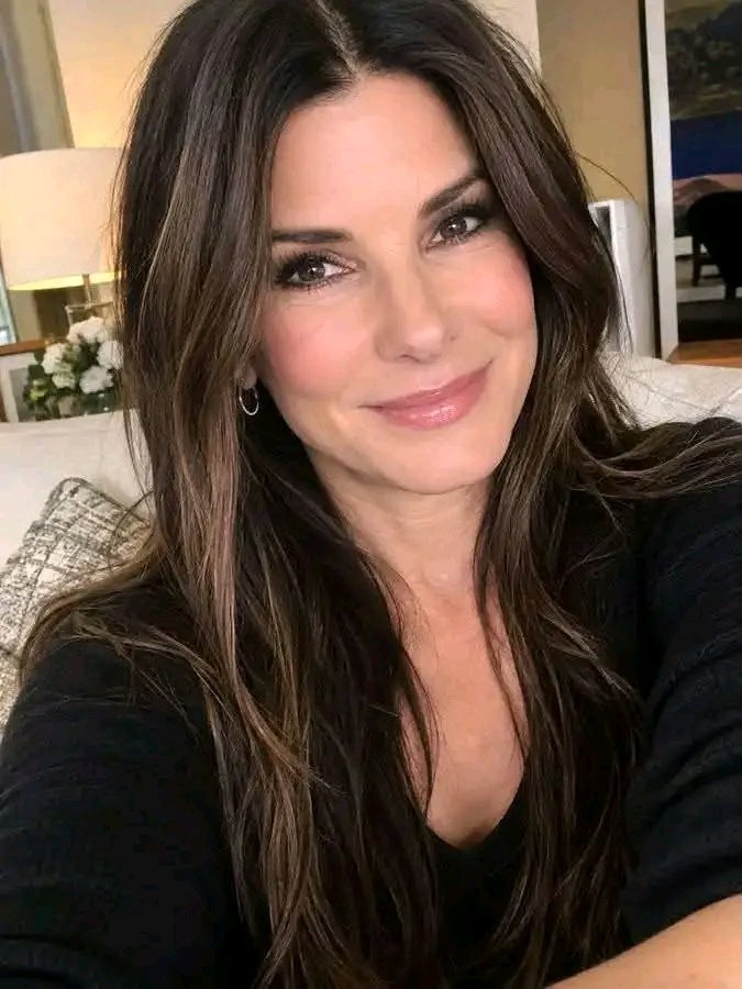 Sandraqbullock's tweet photo. Hello 🤗💞 https://t.co/JqcYqgFIFF