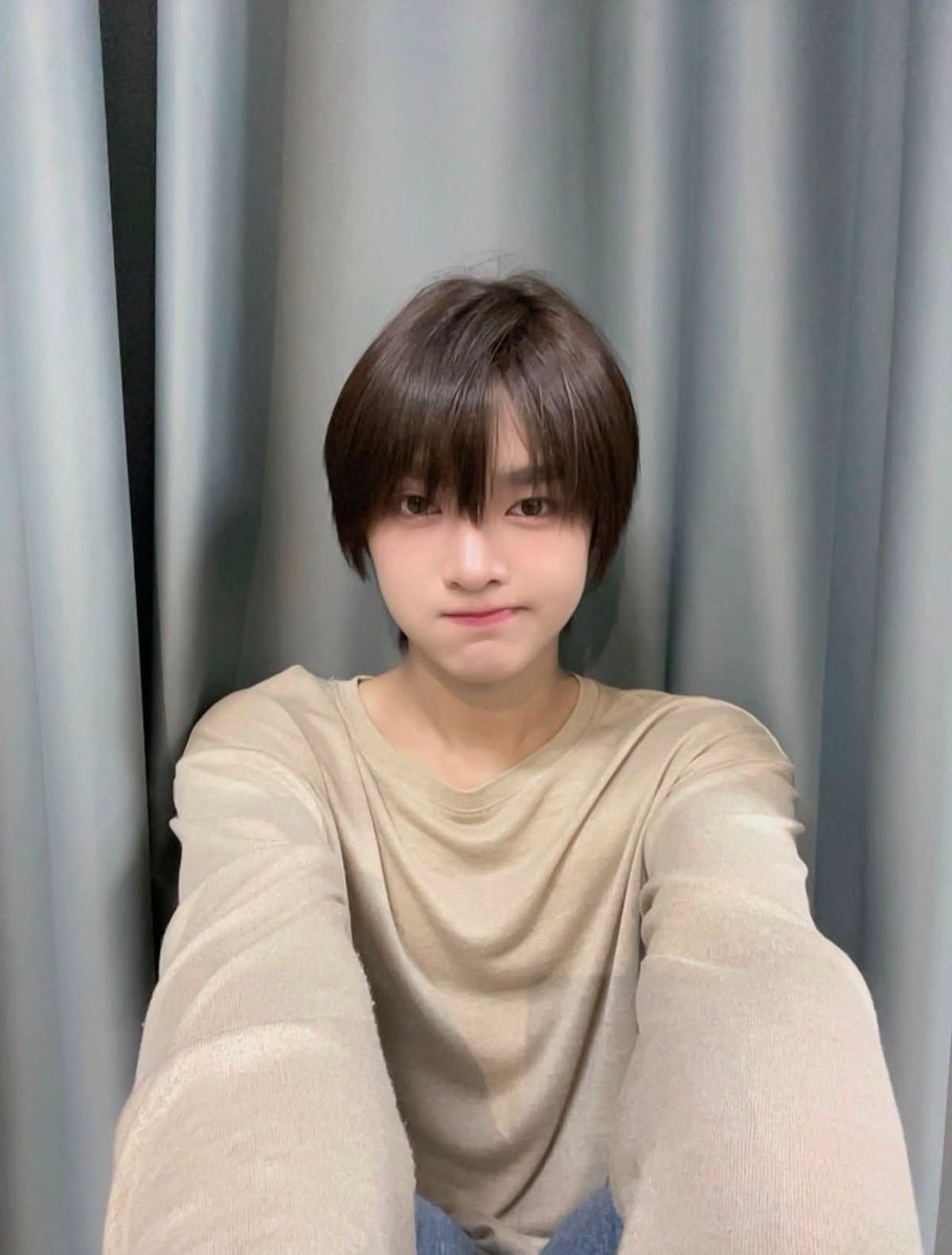 pendarpijar's tweet photo. ㅤㅤㅤ

i̲M̲e̲s̲s̲ to Adik Lucu <@maonitor>

: 𝘴𝘦𝘯𝘵 𝘺𝘰𝘶 𝘢 𝘱𝘩𝘰𝘵𝘰.
: PAP buat adik yang paling lusyu
: Takut kamu lupa sama muka kakak karena lama gak ketemu😮‍💨

𝘴𝘦𝘯𝘵.

ㅤㅤㅤ https://t.co/GplhY14nfm