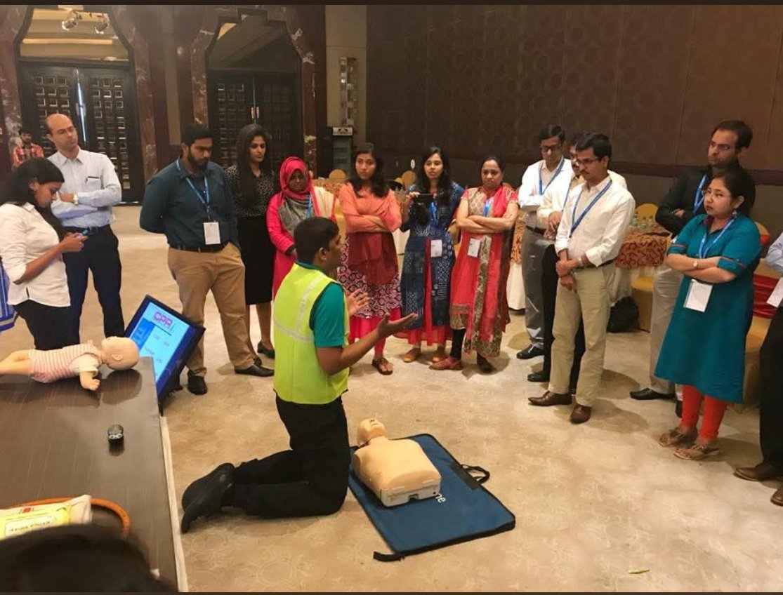 littlejohn8282's tweet photo. People think CPR starts with compressions.

It does not.

It starts with the person in the room who notices, calls for help & does not wait for a doctor who is not coming in time.

I have taught that sequence to thousands. A few of them used it for real.

You do not need a medical degree to keep blood moving for 4 minutes.

Learn it on a quiet afternoon.

The emergency will not send you a calendar invite.