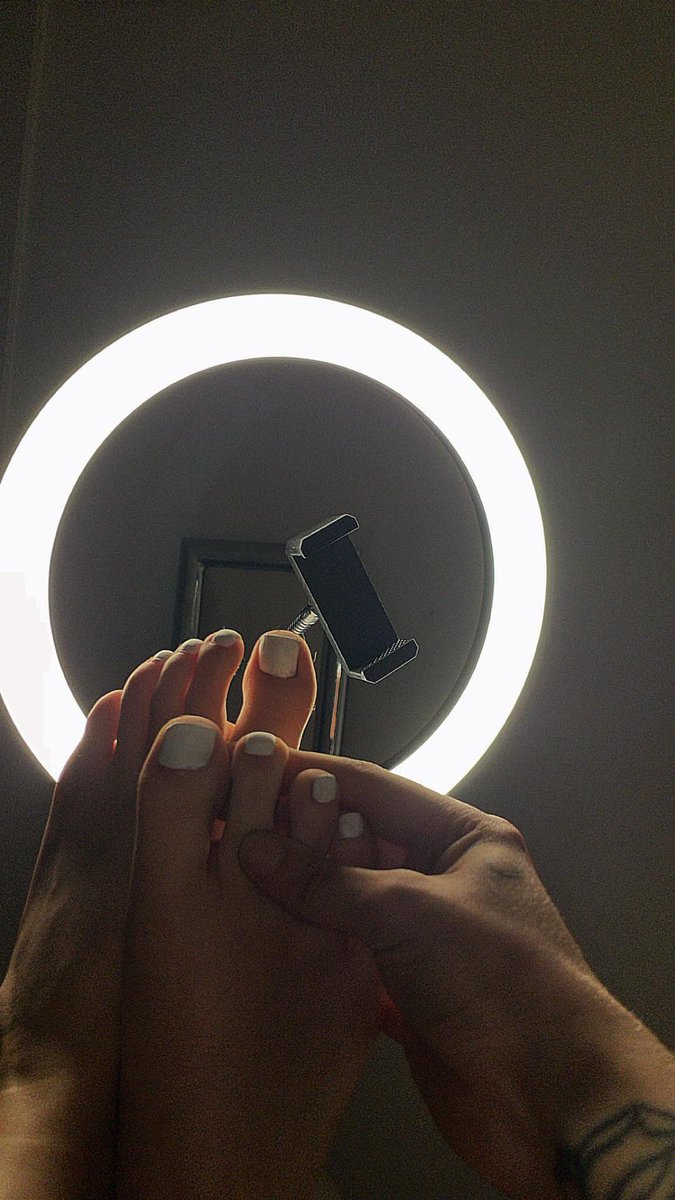 xcarax02's tweet photo. Dm me for custom foot content https://t.co/xKB0GdJuzj