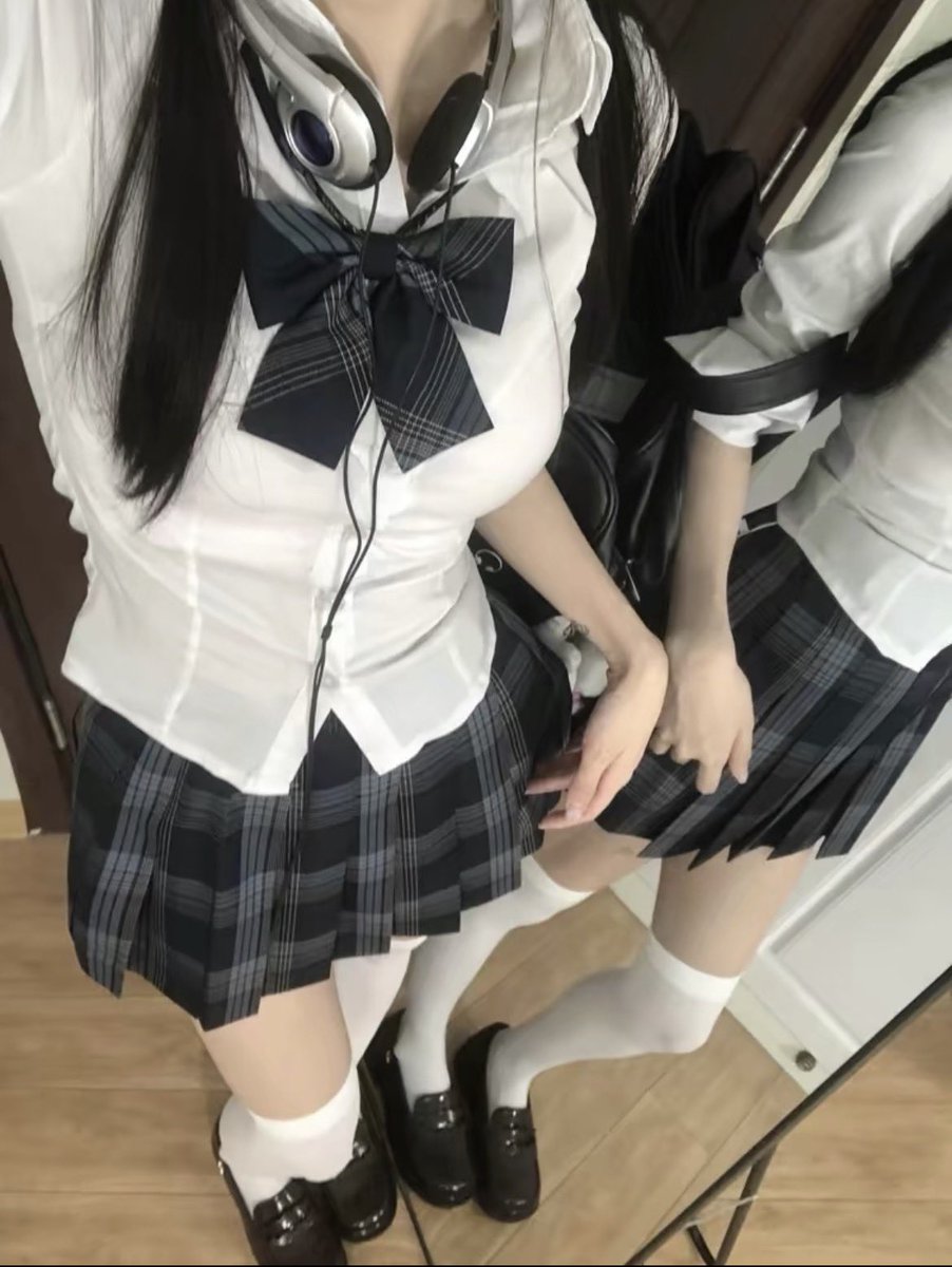 ankaszymaska's tweet photo. 开始上供哦！！

有人想锐评一下我自己17岁的福吗？

赶紧看，我要删了.... https://t.co/tl4XGjWDFA