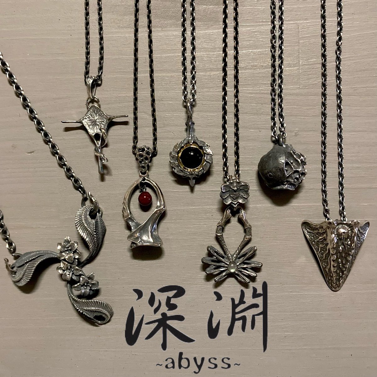 abyss925's tweet photo. #シルバーウィークなのでシルバーアクセサリーを貼って盛り上げていく

廃盤にしちゃった奴も写っていますが… https://t.co/39uwVoDbQv