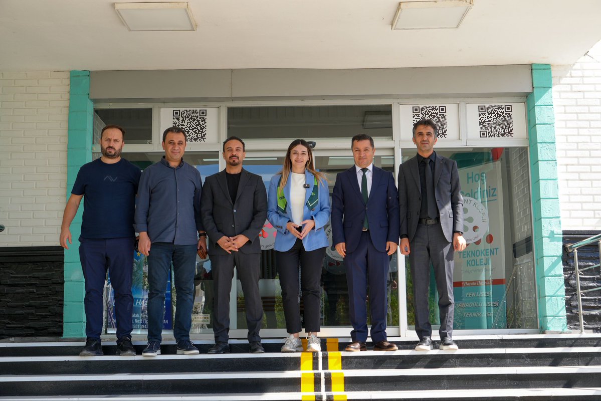 irem_bayram's tweet photo. Yeni eğitim-öğretim yılının başlangıcı vesilesiyle okullarımızı ziyaret ederek, yeni dönemin verimli ve başarılı geçmesi temennilerimizi ilettik. Eğitim sektörünün güncel sorunlarını ve beklentilerini istişare ederken, Yeni Ekonomi Nesli yönetimi olarak bu alana sunabileceğimiz katkıları detaylıca ele aldık.

Nasıl ki tüm sektörlerin yanında yer alıyorsak, eğitim sektörünün de her zaman en büyük destekçisiyiz. Bu duygu ve düşüncelerle yeni dönemin öğrencilerimize, velilerimize ve tüm eğitim camiamıza hayırlı olmasını diliyor; ilimizin ve ülkemizin beşeri sermayesinin gelişmesine değerli katkılar sunan tüm eğitim sektörü temsilcilerine teşekkürlerimizi sunuyoruz.

@yenekonominesli 

#yeniekonominesli #irembayram #vantso #van #vanekonomisi