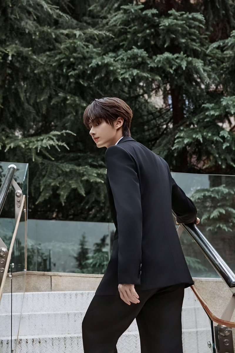 minghaocheoI_'s tweet photo. jun the beautiful man that you are wow 😵‍💫

ACTOR JUNHUI AT SRIFF 2026 #JUNHUI_SRIFF #JUNHUI_GoForBroke2
#준 #文俊辉 @pledis_17 https://t.co/xtKf3HzWPl