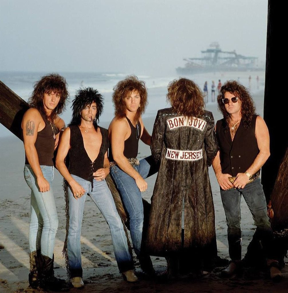 Ou812Cozy's tweet photo. now playing♪
BON JOVI/NEW JERSEY('88)
遂に時代を動かした
前作での追い風を味方につけ
格段にレヴェルを上げて来た
代表曲を大量に詰め込み
真の世界的名声を手に入れた
歴史的大傑作にして誰もが認める
バンドを語る上で欠かせぬ
世界を虜にした問答無用の圧巻作！ https://t.co/oCP7aYHSvz