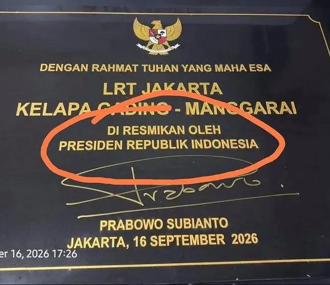 TaliUdeng's tweet photo. Sekelas ISTANA NEGARA nulis prasasti kaya gini..

Coba salahnya dimana gaaaeeeesss... https://t.co/NbkjowdtYe