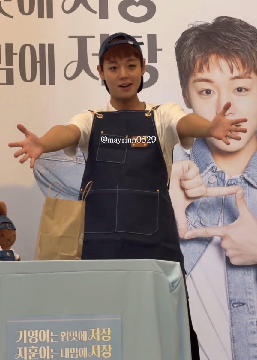 yeongoigu's tweet photo. Jihoon said he saw many may put this miffy keyring on bag so he will try wear the outfit just like miffy 🥰

🎥mayrinn0529 https://t.co/G69OefGAYR