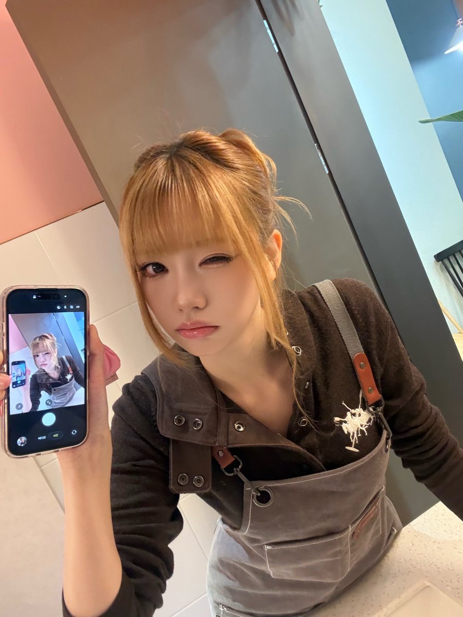 J43R1's tweet photo. 어디로가야이런미녀알바생만날수잇을까요 ㅜㅜ https://t.co/8Gfngv79Q4