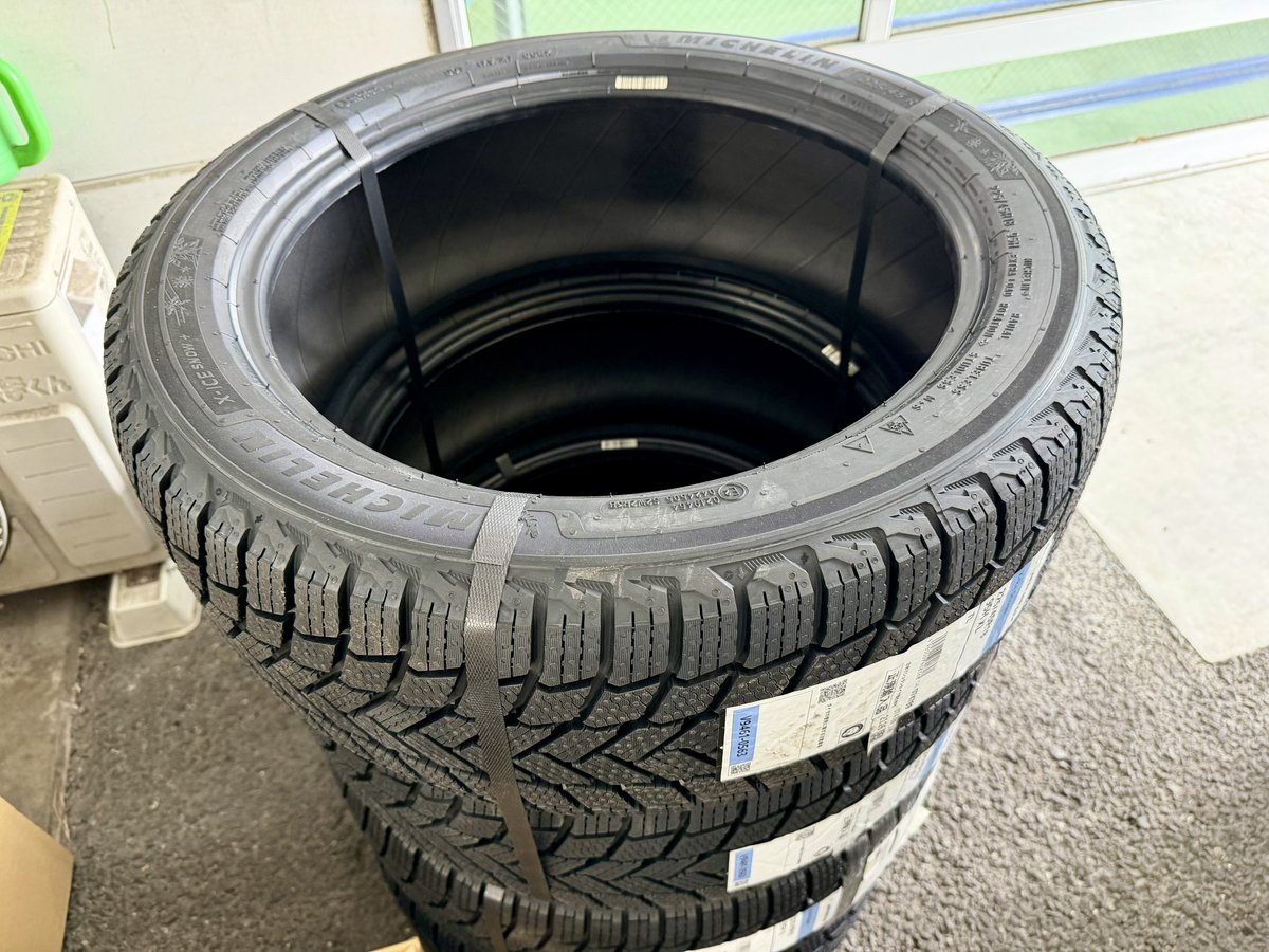 b_ik_o's tweet photo. 冬に向けてスタッドレスタイヤを購入！26年21週製のミシュランX-ICE SNOW+！
ディーラーでホイールに組み付け、ディーラー倉庫に有償で保管してもらってます https://t.co/YNc5yqTGQl