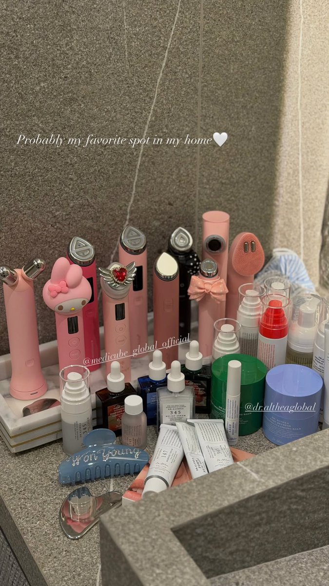 everyyoungg01's tweet photo. My Skincare products 
https://t.co/1HF4e5K6ml
