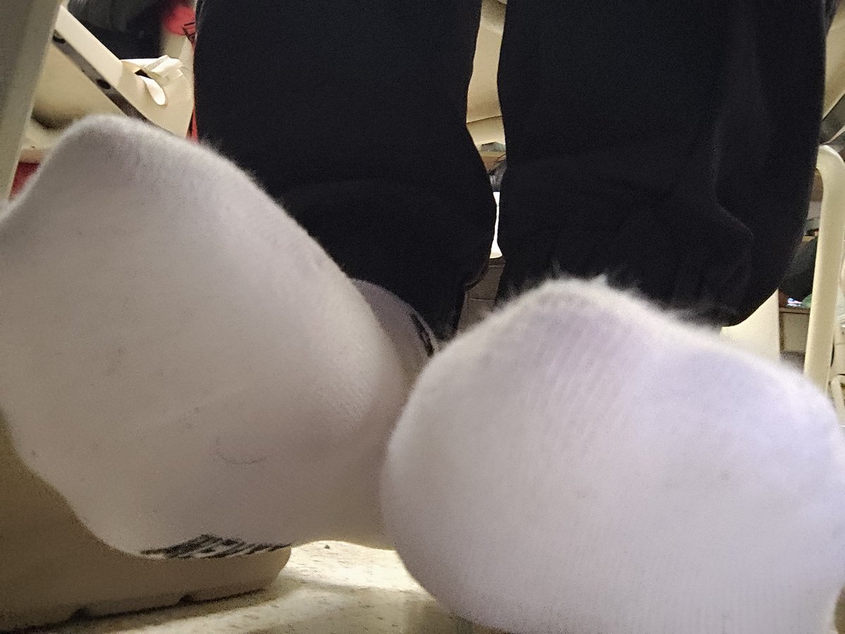 komastuo's tweet photo. 试了一个新奇的视角#男孩子 #原味 #白袜 #正太 #足控 https://t.co/L8TY4CESUb