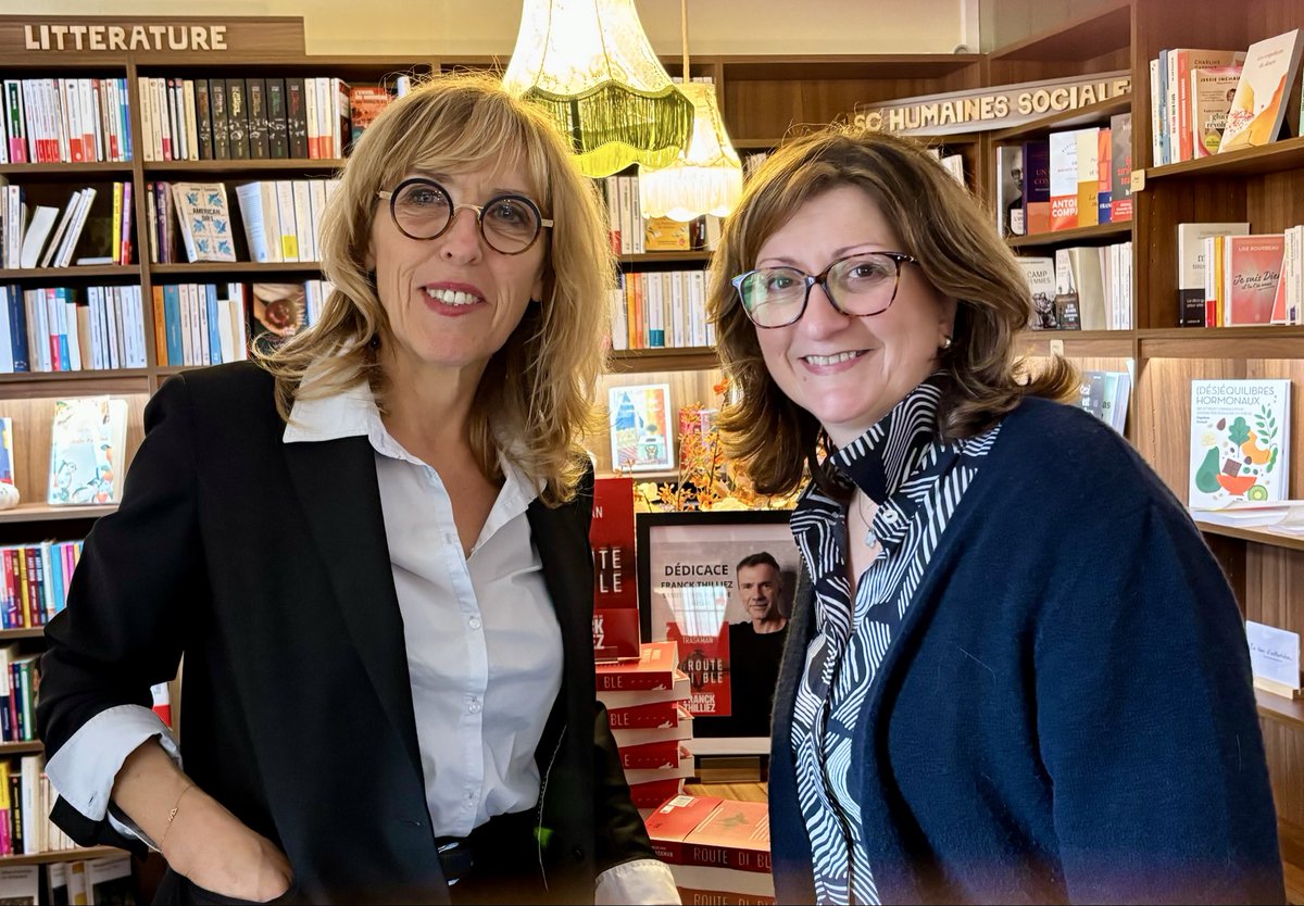 MARLABOSSE's tweet photo. C’est ça, le bonheur ! 📚☕️

Inauguration au 3 place du Beffroi à Dunkerque, la librairie-salon de thé « C’est Chat le Bonheur », chaleureuse et conviviale. 
Franck Thilliez est présent toute l’après-midi pour dédicacer son dernier livre. 
Merci à Sandra pour son accueil. 👏 https://t.co/1toPKXgQ4F
