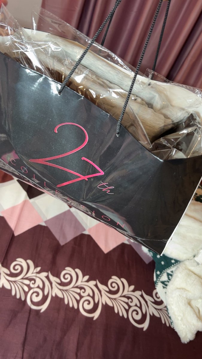 justagirl0_1's tweet photo. The face                        The brand 
@27thdotco https://t.co/vbCisS0tps