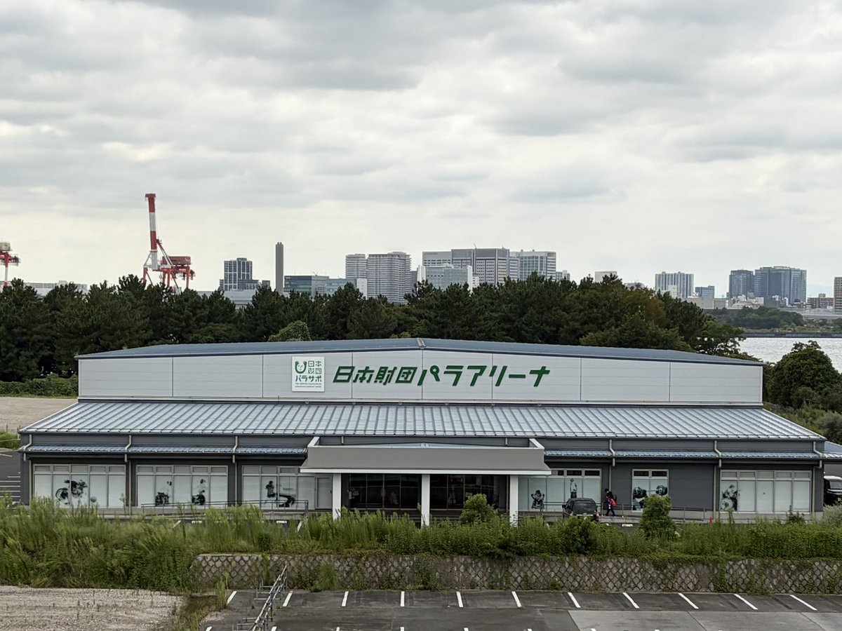 iiji_tt's tweet photo. 金曜から日本財団パラアリーナで開催されている息子の卓球合宿に帯同しています🏓連盟の皆さんやトレーニングパートナーの大学生の皆さんに支えられ、志を同じくしている選手同士で良い汗をかいてとても良い経���になっています😊保護者同士の交流も試合の時はなかなか余裕がなくて出来ないので良い機会 https://t.co/SA90enO841