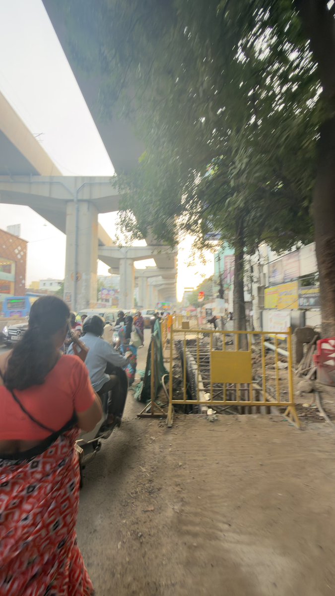 ShweyBalkie's tweet photo. This is right outside Vadapalani Bus Depot! How will people walk here? Requesting to please fix this asap. It’s very difficult to navigate on this road. 

@CMOTamilnadu @chennaicorp @TVKVijayHQ https://t.co/UeHYGc0Dk6