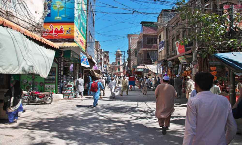 KeralaBisNews's tweet photo. Pakistan has tightened austerity measures, including a 50% cut in government vehicle fuel allocations and limits on business hours.

https://t.co/CmYKohG3F3

#KBN #BusinessKerala #KeralaBusiness #Pakistan #Austerity #FuelCrisis #Economy https://t.co/bJr1N5EGPp