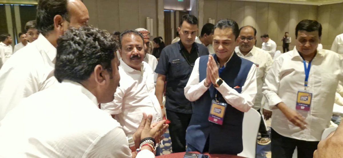 NakulKNath's tweet photo. आज इंदौर की पावन धरा पर प्रदेशभर से आए कांग्रेस पार्टी के समर्पित कार्यकर्ताओं एवं साथियों से आत्मीय मुलाकात हुई। संगठन, जनसेवा और जनता के अधिकारों से जुड़े विभिन्न विषयों पर सार्थक संवाद हुआ।

कांग्रेस का हर कार्यकर्ता हमारी ताकत है और जनता की आवाज़ को मजबूती से उठाने का हमारा संकल्प निरंतर जारी रहेगा।