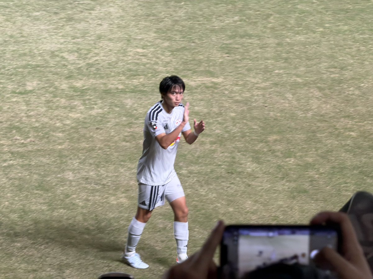 koishidatrendy's tweet photo. 藤枝までアルディージャ観に来ちゃった🚃
結果は1-１のドロー🤚
泉選手のゴールにギリギリ救われました🪽✨
今シーズン未だに負けななしはブラボーだけど、4試合連続ドローは歯痒くなっちゃうよね👀
次節はホームでキッチリ勝ってほしいよね🔥🔥🔥
#RB大宮アルディージャ https://t.co/tQB1S6UsuT