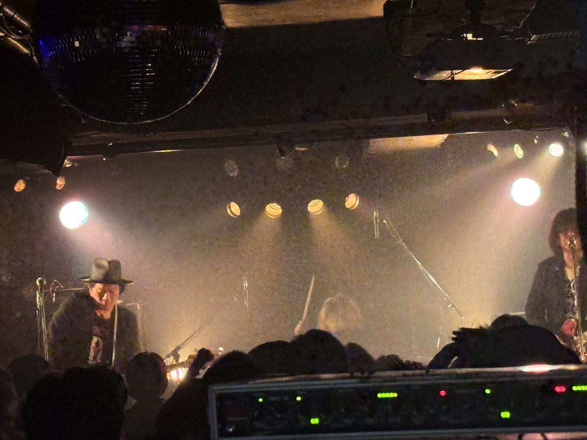 s_naruke's tweet photo. my funny hichhiker
音以上の圧がバンドから発せられている。何度見ても凄い。 https://t.co/V09TOotVCm